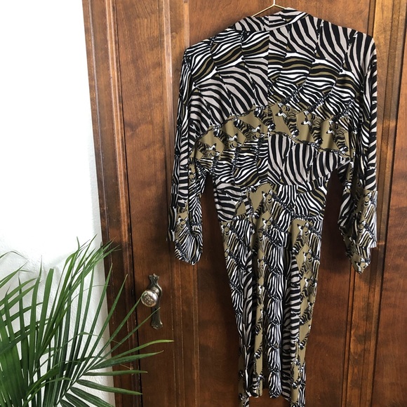 BUNDLE SALE 💵4 FOR $20! Issa London Zebra Kimono Dress - Picture 6 of 6